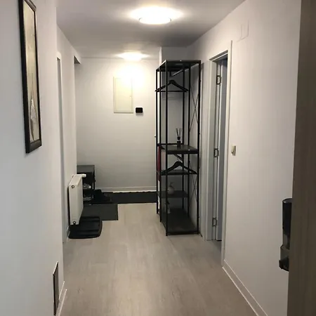 With 2 Bedrooms Lägenhet