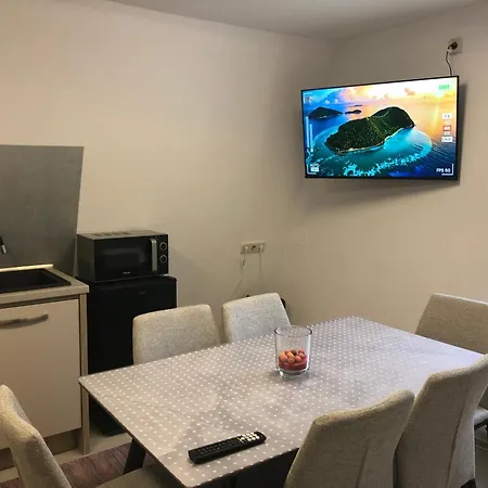 Apartmán With 2 Bedrooms *